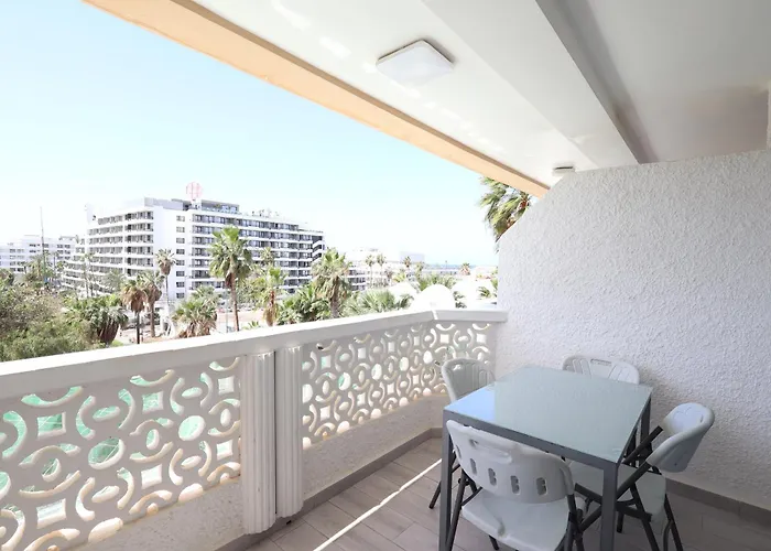 Las Americas Holidays